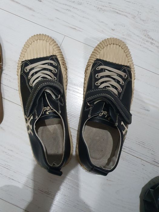 Продам детскую обувь