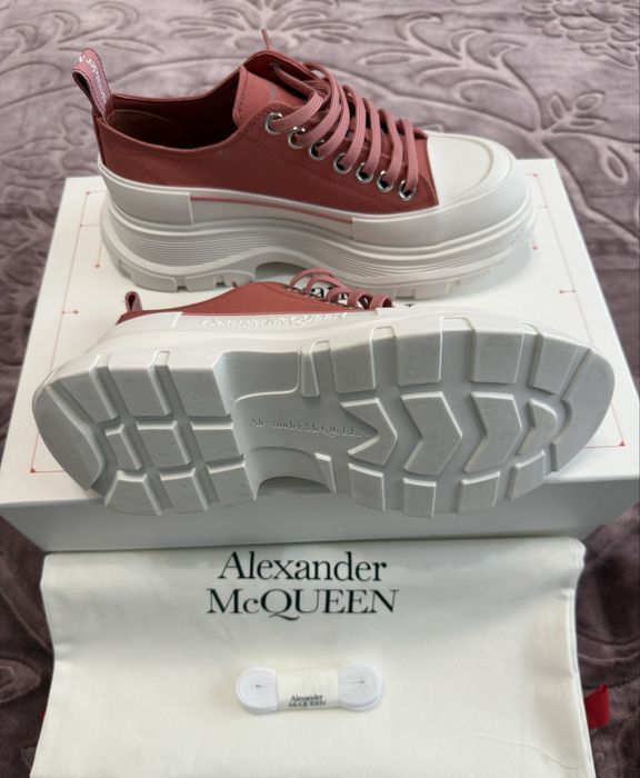 Sneakers damă Alexander McQueen Tread Slick culoare roșu-coral si alb