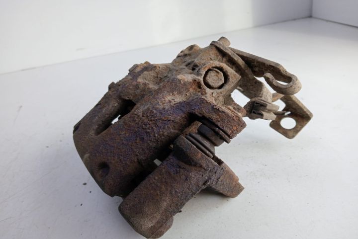 Etrier frana spate dreapta cu suport 213049559 Opel Movano A (facelif