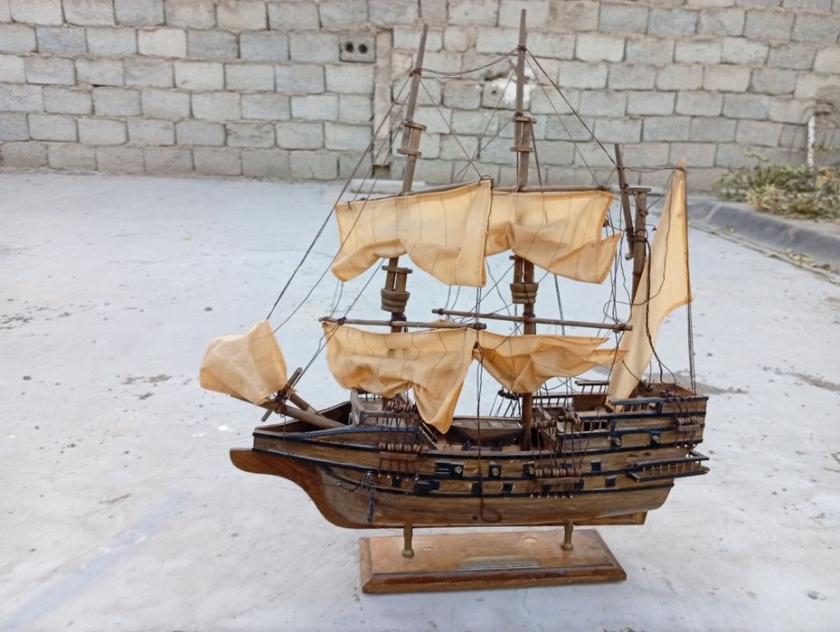 Корабль красивый.    длинна 55 см высота 62 смсм