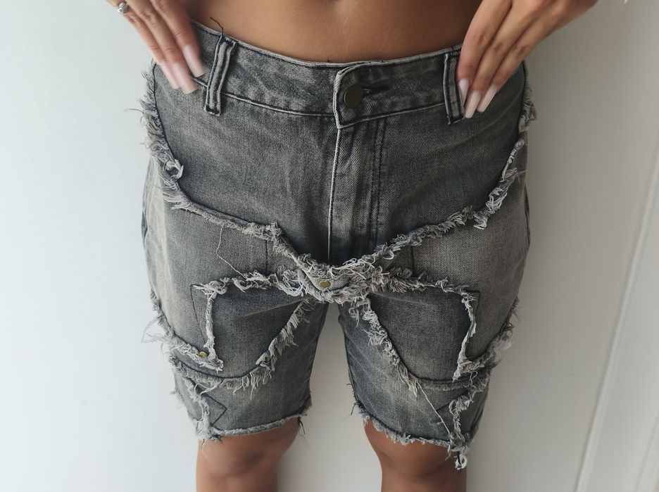 Pantaloni scurți in stare perfecta