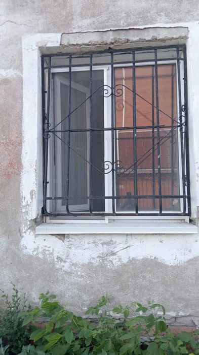 Продам решетки на окна б/у