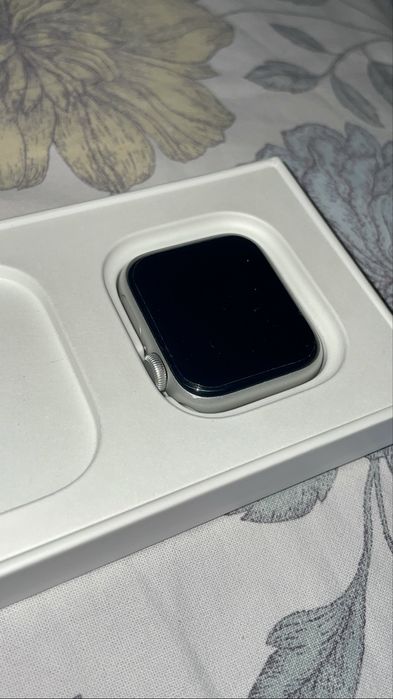 Apple watch se срочно продам