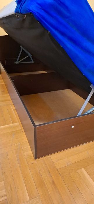 Продавам ъглово легло с ракла и механизъм + матрак 82/190 см