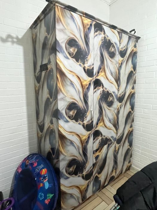 Продам шкаф вместительный трёхдверный