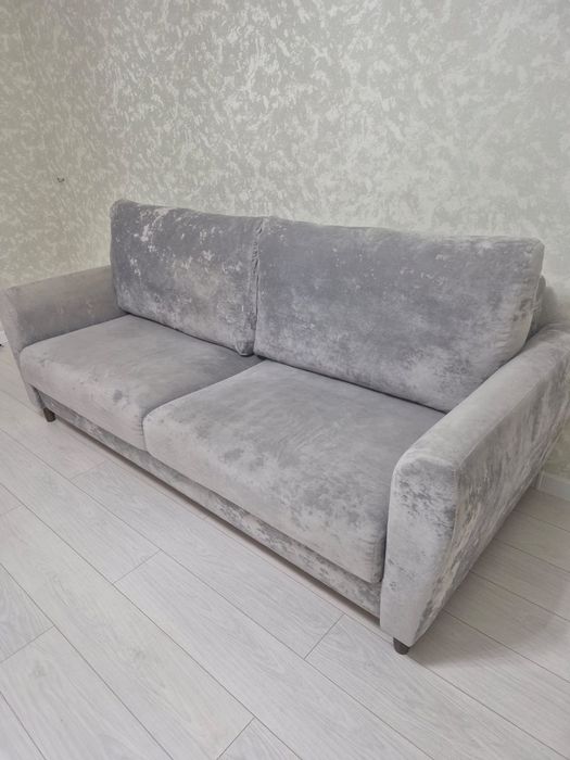 Продается диван.