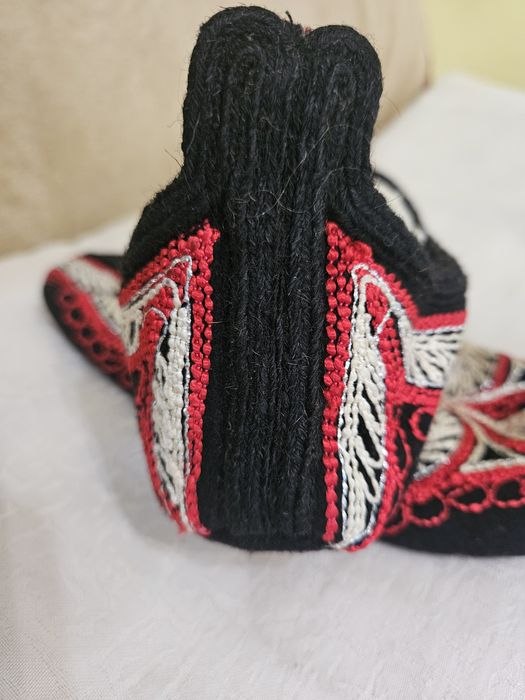 Везани родопски терлици