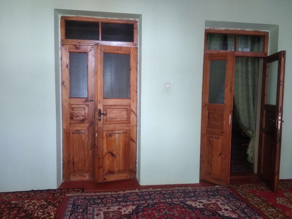 Uy sotiladi 15 xonali 8 sotik srochna