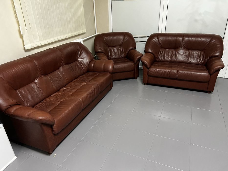 диван кожанныйи коричневый