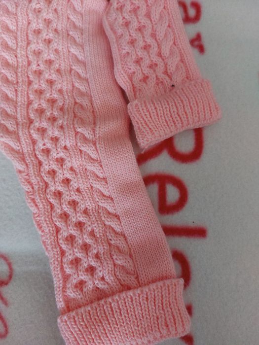 Вязанный костюм на новорожденную девочку +1-4