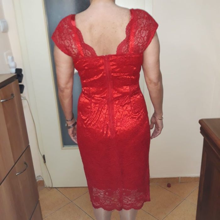 vand rochie rosie dantela