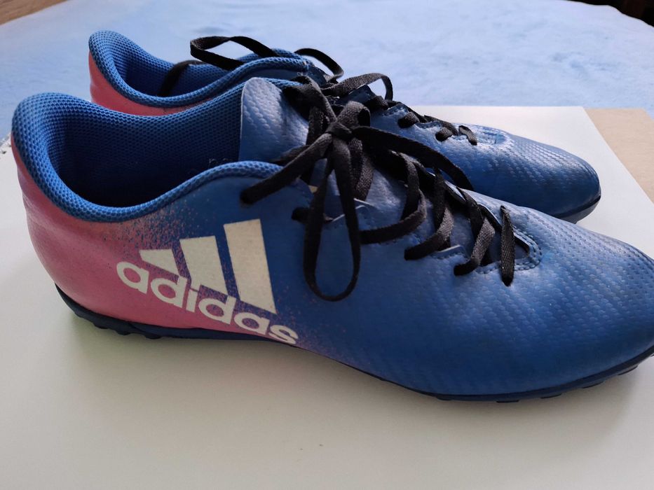 Футболни обувки Adidas Traxion 42 2/3