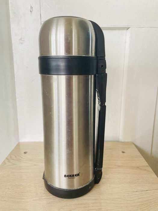 Посуда. Миксер и термос,бутылка,стаканы