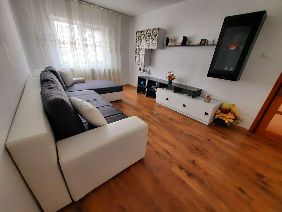 Închiriez apartament  2 camere