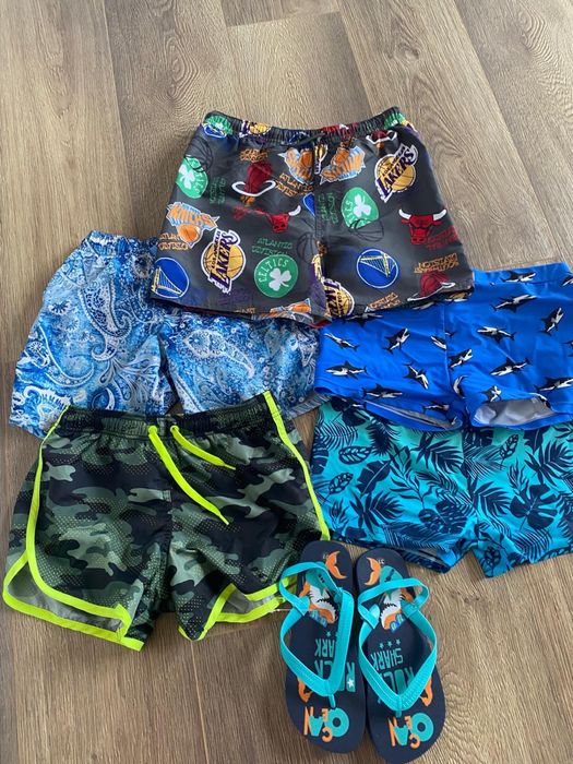 Costume de baie cu o percehe de slapi