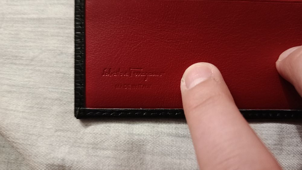 Salvatore Ferragamo (модель Gancini bifold),