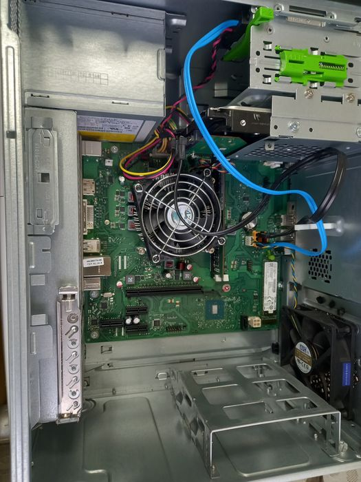 Мощен компютър Fujitsu Intel® Core™ i5-7500 8gb DDR4 Ssd