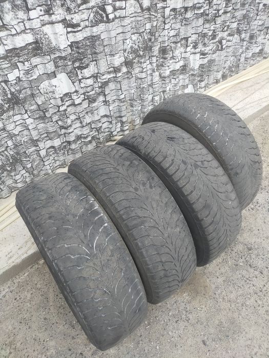 Продам резину 215/65/16