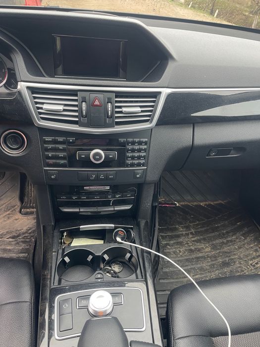 Vând Mercedes Benz E220 motorizare 2.2 170 hp automat  avariat