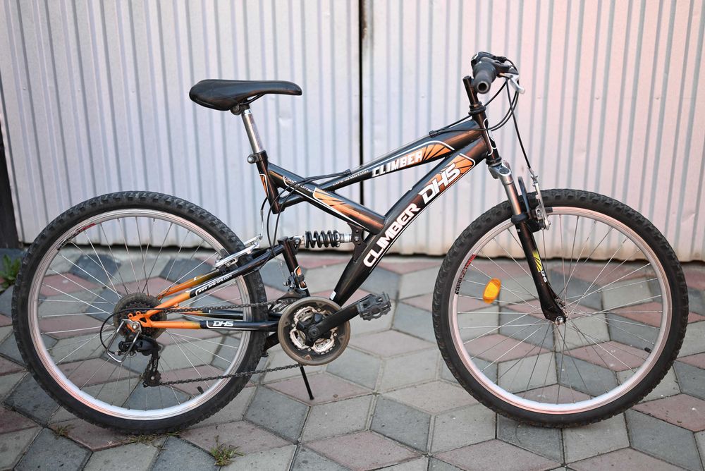 Vand Bicicleta CLIMBER  DHS in stare foarte buna.
