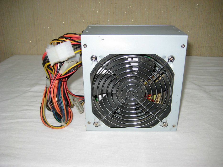 Блок питания EZTEK 420W идеальном рабочим состоянии!