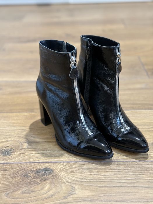 Botine piele lacuita, marime 35