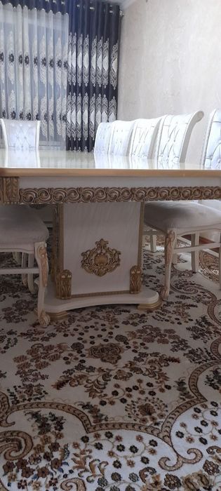 Стол стул гостиной