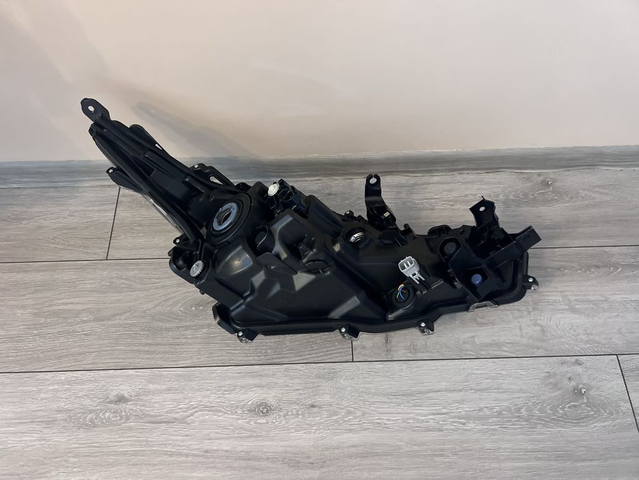 Far stanga Toyota Corolla(E210),  NOU, Original,Europa, Cod 8117002T31