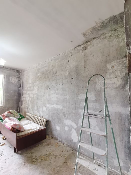 Снимаем старый обой краску и шпатлевку готовим на ремонт !!!