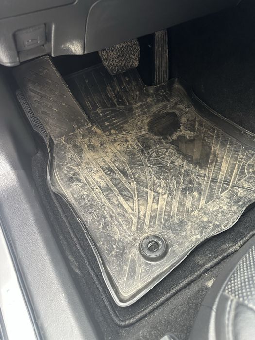 Полики коврики на Камри