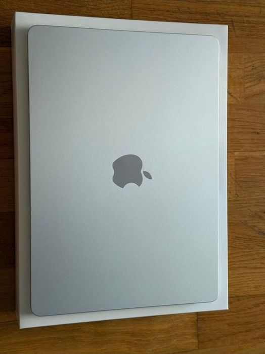 MacBook Air 13.6 ( Bon fiscal + Garantie )