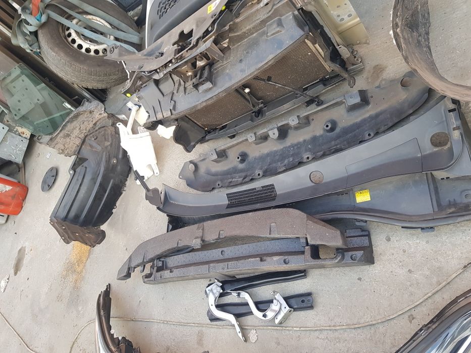 Fata completa toyota c-hr chr 2018 . bara capota trager faruri aripi