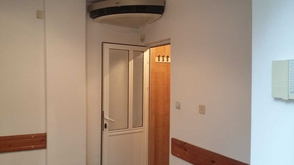 Дава се под наем Офис в Бургас, Център - 25 кв.м за 175 € - Снимка #10