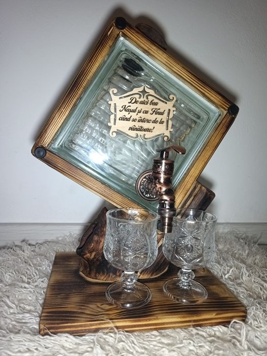 Vând recipiente pentru băuturi,cadouri