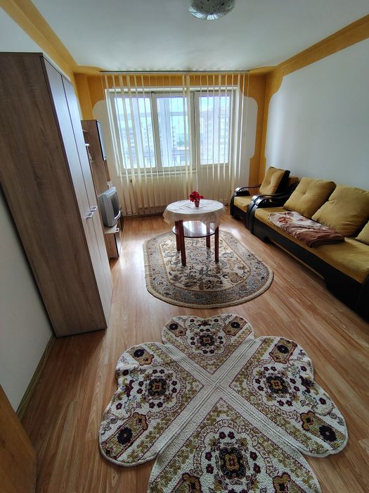 Inchiriez apartament decomandat