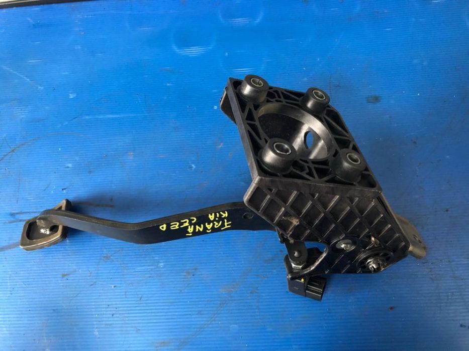 pedala frana 1.6 crdi kia ceed