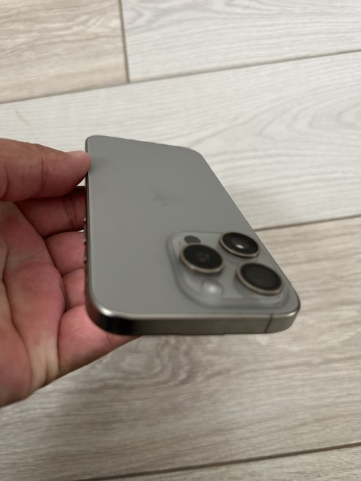 Айфон 15 про.