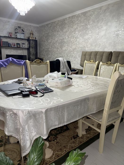 Продается! Стол (для зала), из дерева