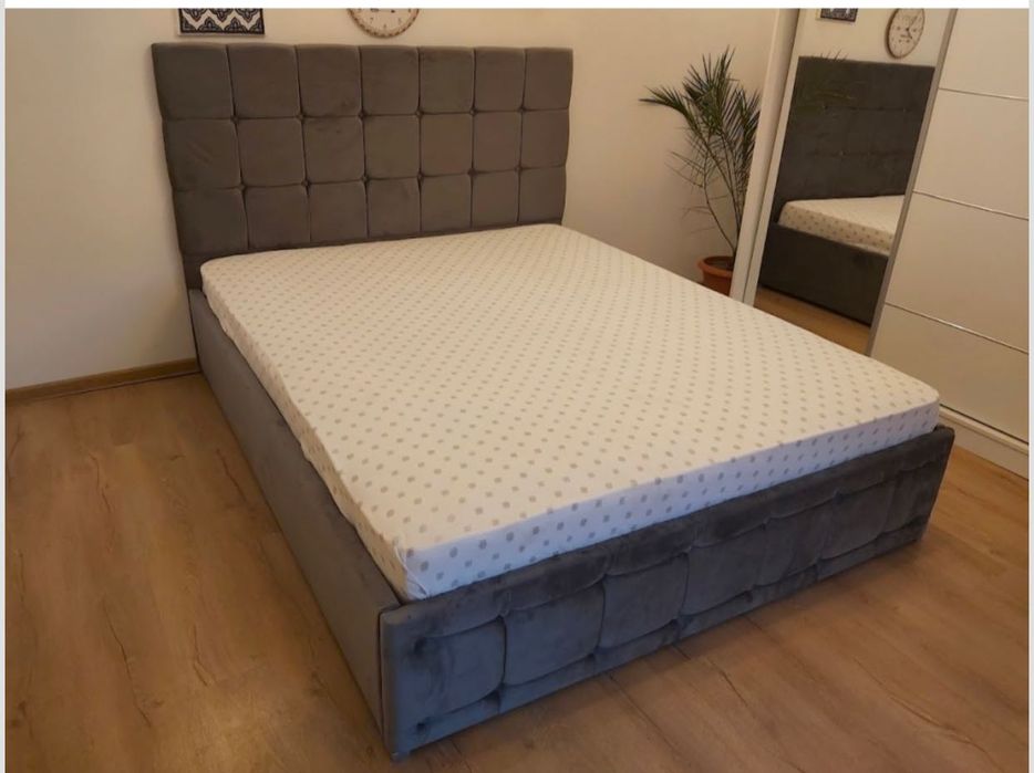 Pat Tapitat 160 cm x 200 cm, Gri din stofa, fara saltea