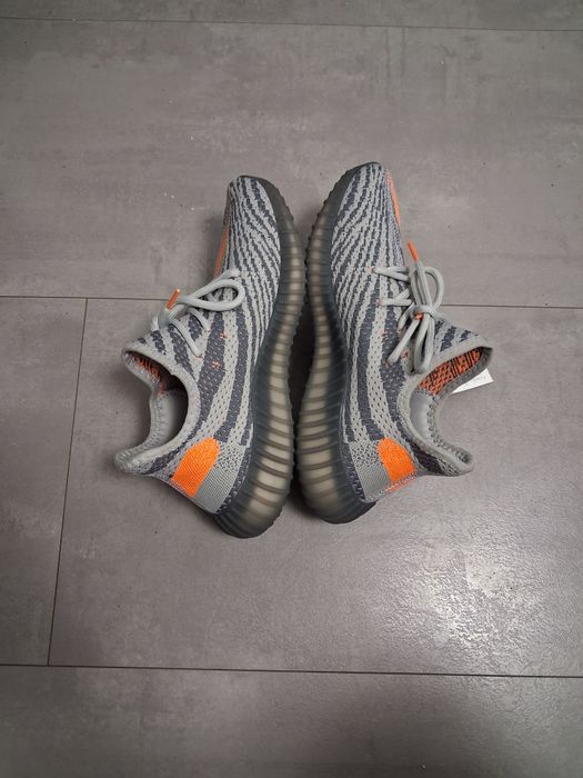 Yezzy 350.                                  .
