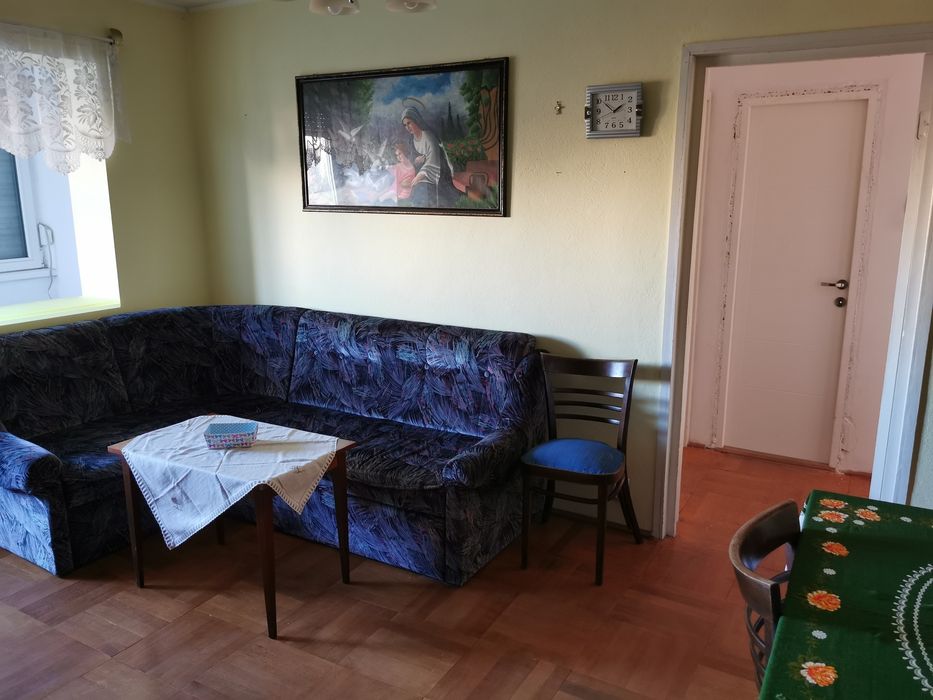 Închiriez apartament cu 3 camere