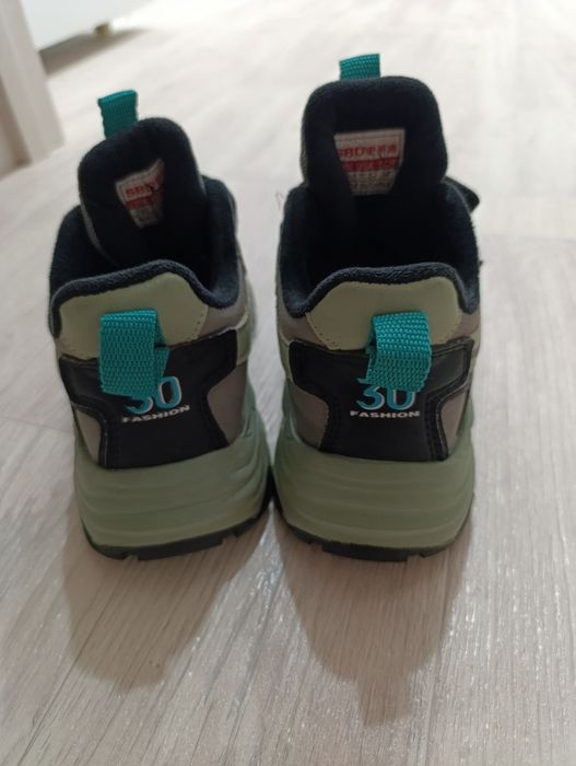 Продам детские кросовки.