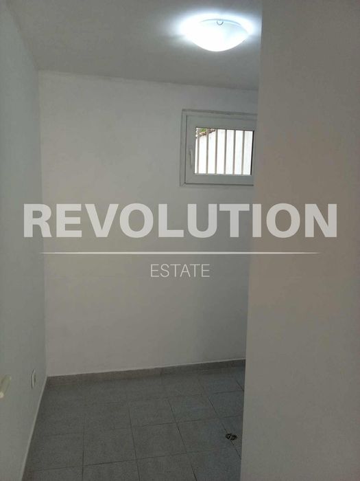 Дава се под наем Магазин в Варна, Лятно кино Тракия - 27 кв.м за 200 € - Снимка #8