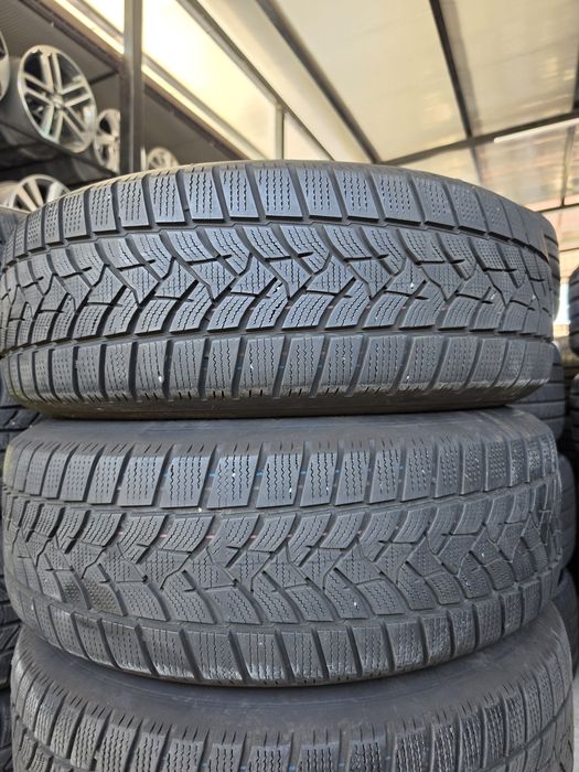 4 Броя 215/65/17 Dunlop 2x6,8mm 2x5,5mm 23dot
