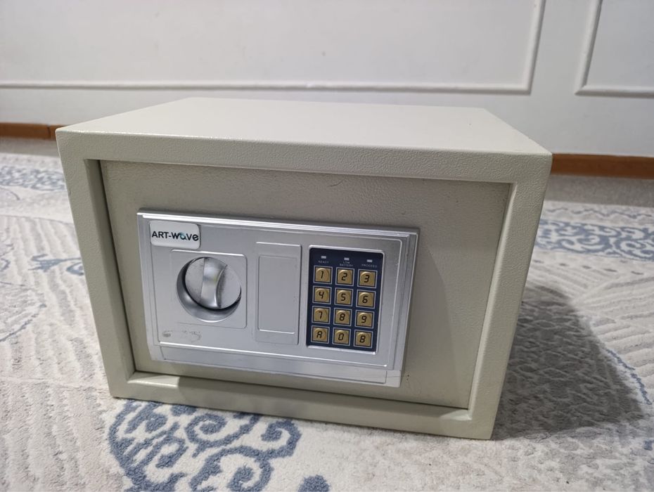 Кресло, стеллажи, столы, стулья, сейф