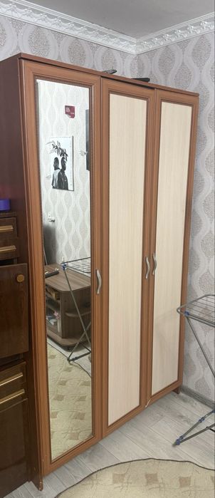 Шкаф деревянный