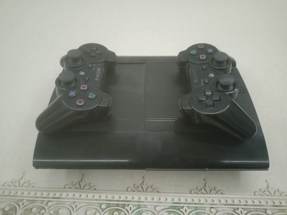 ps3 2 жостики бор памяти 500 гига +5 диск игру плдарок.