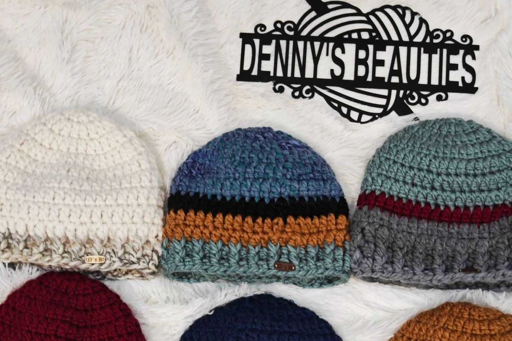 Ръчно плетена унисекс шапка модел „Алекс“ универсален размер