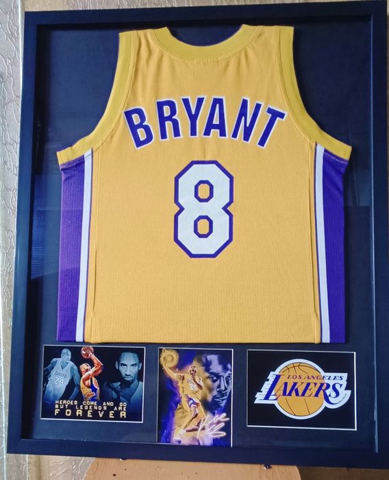 Tricou Kobe Bryant original înrămat profesional