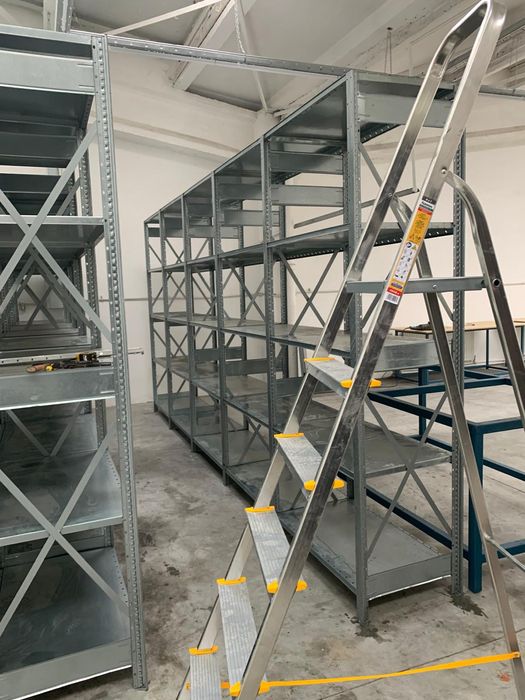 Rafturi metalice pentru depozitare manuala și arhiva